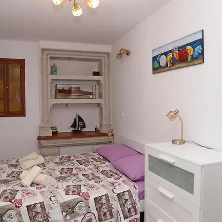 Sailboat House Apartment *